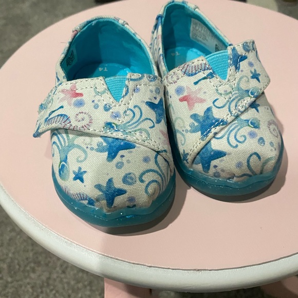 Tiny Tom’s Girls Shoes - Picture 2 of 4